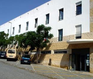 pt/pt/hotel-praia-mar Full board Single room 130 Double room 105 Triple room 100 Category Low cost YOUTH HOSTEL-PARQUE DAS NAÇÕES Distance from the