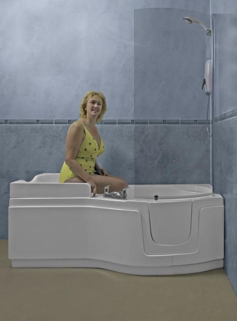 The Paragon allows elderly or infirm bathers to sit down on the seat and by pressing the easy to reach buttons the belt lowers evenly onto the bottom of