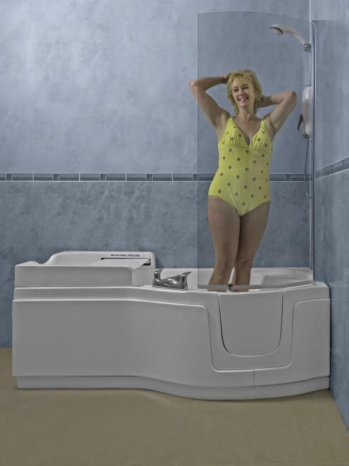 Once lowered, the belt allows you to be sat on the bottom of the bath so you can relax and stretch full length.