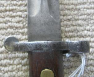 7 % Pattern 88 bayonet with a difference by Phil Cregeen While at Armistice in Cambridge I was shown this Pat 1888 Bayonet, without an oil hole in the grip