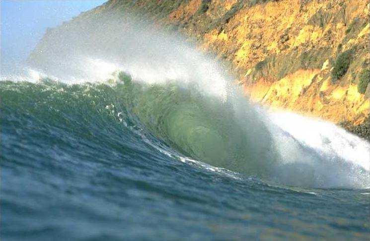 destructive waves break 10-15 times per minute Destructive waves are plunging waves, constructive