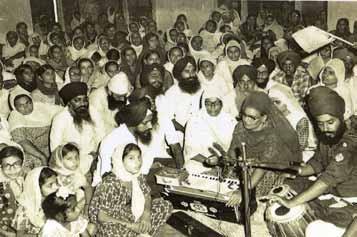 The Amritsar Massacre On 13th April 1978, the Akhand Kirtani Jatha gathered together from all over India at Amritsar to hold their yearly Vaisakhi Smagam.