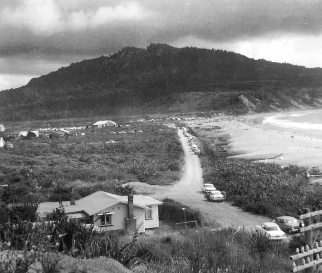 Figure 4: Looking south along Rapahoe beach in 1960 (top) photograph courtesy of History House Greymouth, and pre