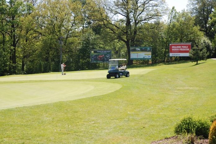 each hole, total of 144 tee markers throughout the course Select banner / billboards (Max 8 x4