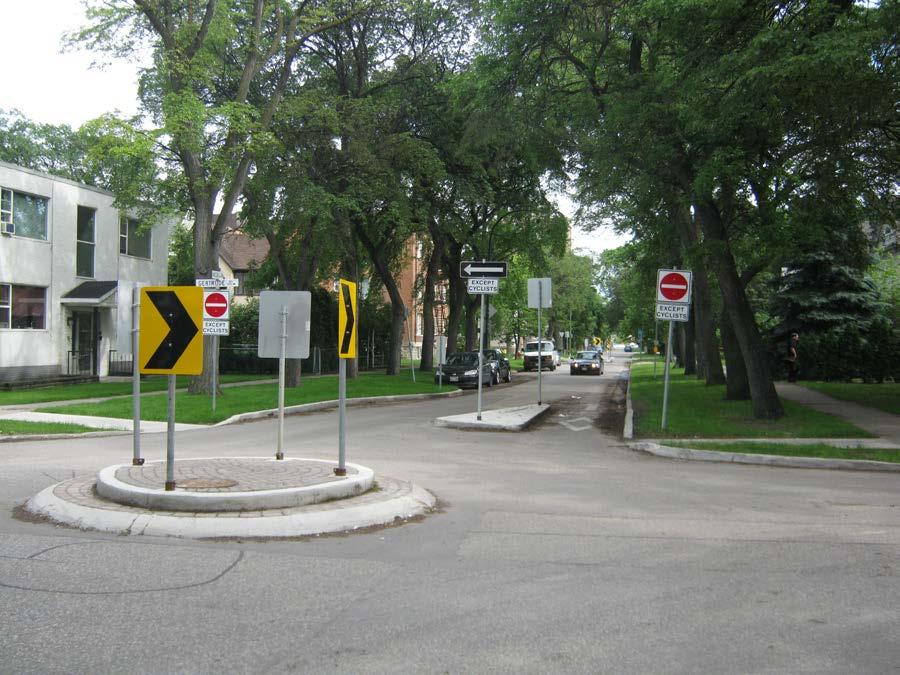 Warsaw We would like to see planters added to the traffic calming circles along Nassau and Warsaw to enhance their aesthetics.