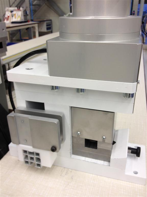 M-PLC20-03 This punch insert can be used for making a U-shape cut-out into the aluminium profile.