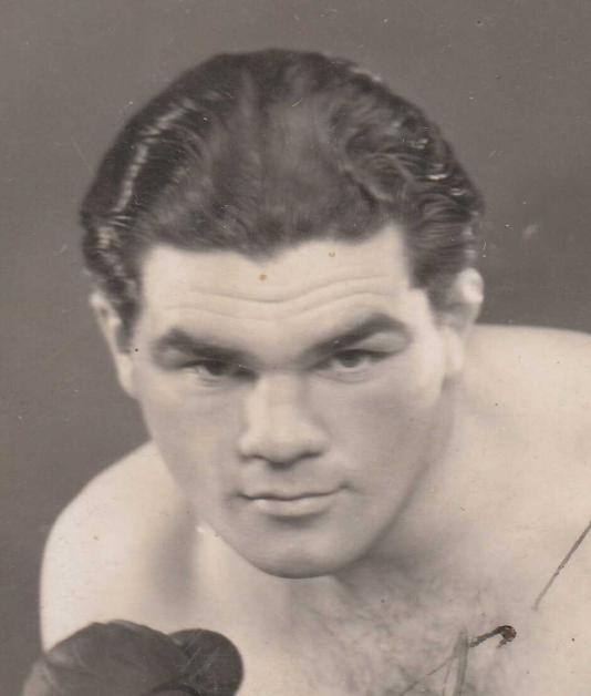 101 contests (won: 77 lost: 18 drew: 6) Fight Record 1936 Feb 26 Jim Riley (Bournemouth) WKO1(3) Westover Ice Rink, Bournemouth Source: Vic Hardwicke (Boxing Historian) Mar 11 Young Barfoot