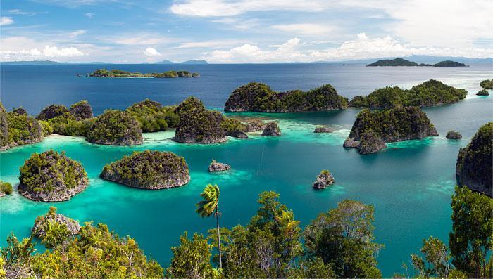 Piaynemo is the correct local spelling of the name of the island marked on most maps of Raja Ampat as Penemu.