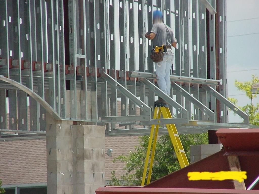 PREVENTING FALLS IN CONSTRUCTION 9 Misuse of Portable Ladders (cont d)