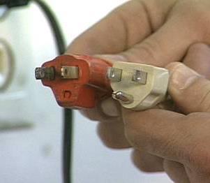 Use Portable Electrical Equipment Safely Inspect for damage Check cord and