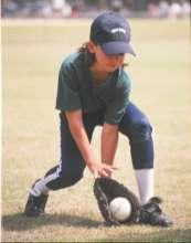 3. FIELDING TECHNIQUE BODY POSITION Get into the path of the ball. The body must stay low, with knees well bent and bottom low. Feet should be at least shoulder width apart.