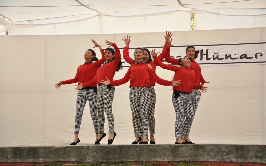 IZHAAR-E-HUNAR Izhaar-e-Hunar is an annual fest hosted by Hopetown Girls School and it is a student initiative.