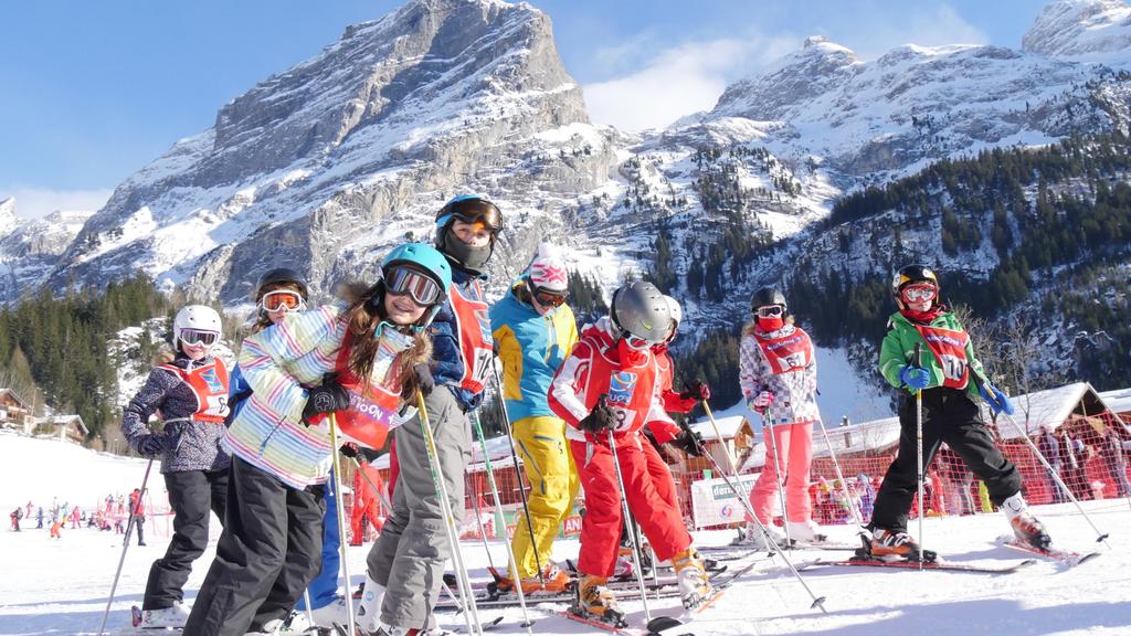 ACTION OUTDOORS SCHOOL SKI TRIPS WINTER 2018/19 The Centres Resort External evening Entertainment Piste Lifts Runs Fact Flaine Ice rink Bowling Sledge Swimming Indoor climbing 265km 78 17G 64B 45R