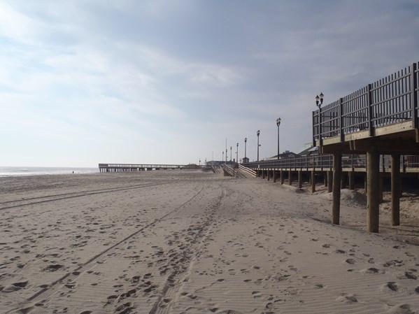 BOARDWALK Figure 47. Between the fall 2014 and fall 2015 surveys, there was a sand volume loss of -18.35 yds 3 /ft. across the profile and the shoreline moved -20.