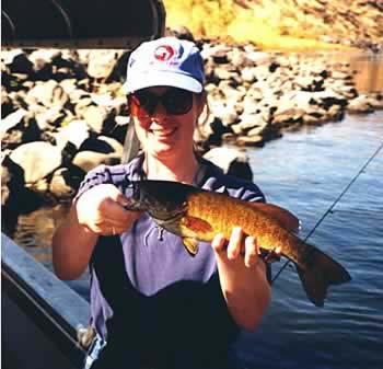 Bass Fishing Trips in Oregon and Washington GRAND RONDE RIVER (Northeast Oregon) (Spectacular scenery) Smallmouth bass fishing (April-October) best fishing is between June and October.