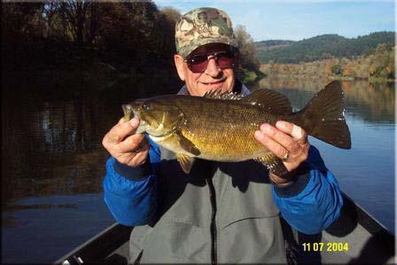 UMPQUA RIVER (Southwest Oregon) (World class smallmouth fishery) Bass fishing on the Umpqua River is best June through September when the weather and the water are warm.