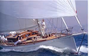 Listen to the song : Rod Stewart -- Sailing