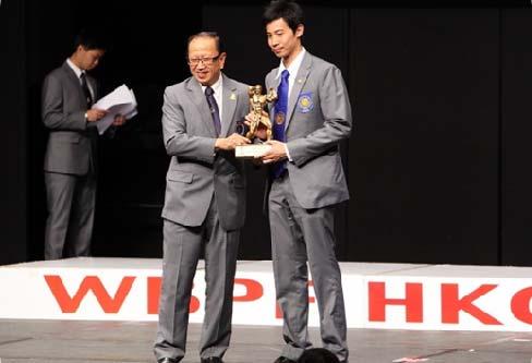 Left to Right Mr. Pui Kwan Kay, BBS, MH (President of HKCBBA) presented the HKCBBA souvenir presentation to Mr.