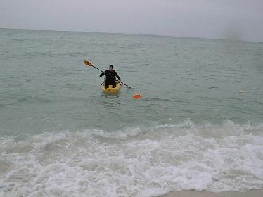 Limited field tests at a barred beach during low wave conditions with a simplified drifter confirmed that it rolls over the bottom due to longshore currents and undertow with undertow moving it