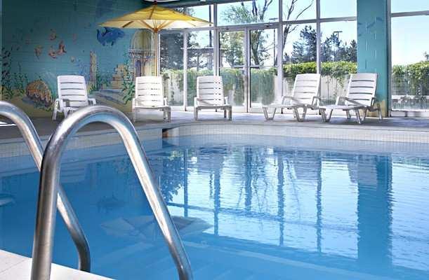 Accommodations (continued) 1150 Wellington Road South London, ON N6E 1M3 519-681-0600 Welcomes LONDON AQUATIC CLUB SWIM MEETS $99.00/room/night (traditional room, main building 2 double beds) $109.
