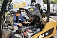 P a g e 40 Section E 2 Days Novice 1 Day Refresher Plant Mover Course Ref N132 Who s it For: Novice or experienced operators who are required to move plant machinery for their work but not to