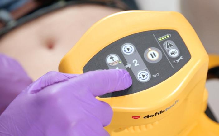 Intuitive User Interface with Real-Time CPR Protocol Selection The Lifeline ARM s extremely simplified control panel requires just two steps to initiate mechanical CPR: (1) Adjust the compression