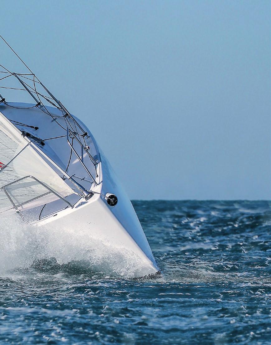 The joy of fast sailing, the pleasure of comfortable cruising. The Elan E4 has it all: an exciting performance pedigree paired with plentiful comfort.