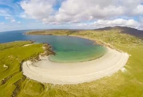 Ireland's 30 best beaches Fran Power, Irish Independent PUBLISHED19/07/2015 Dog's Bay beach Galway Get the wind in your hair and sand in your toes with our pick of Ireland's best beaches!