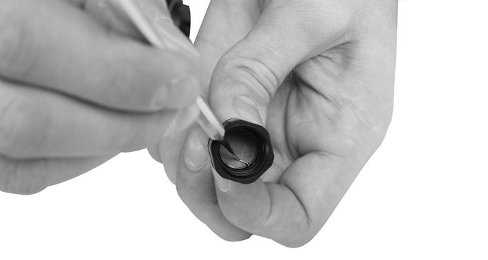 (6) Apply a thin layer of Christo-Lube lubricant to a new O-ring (PN 10188504).