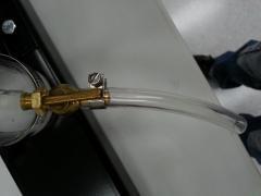 When the hose is free from connection, normal air is applied to the experiment.