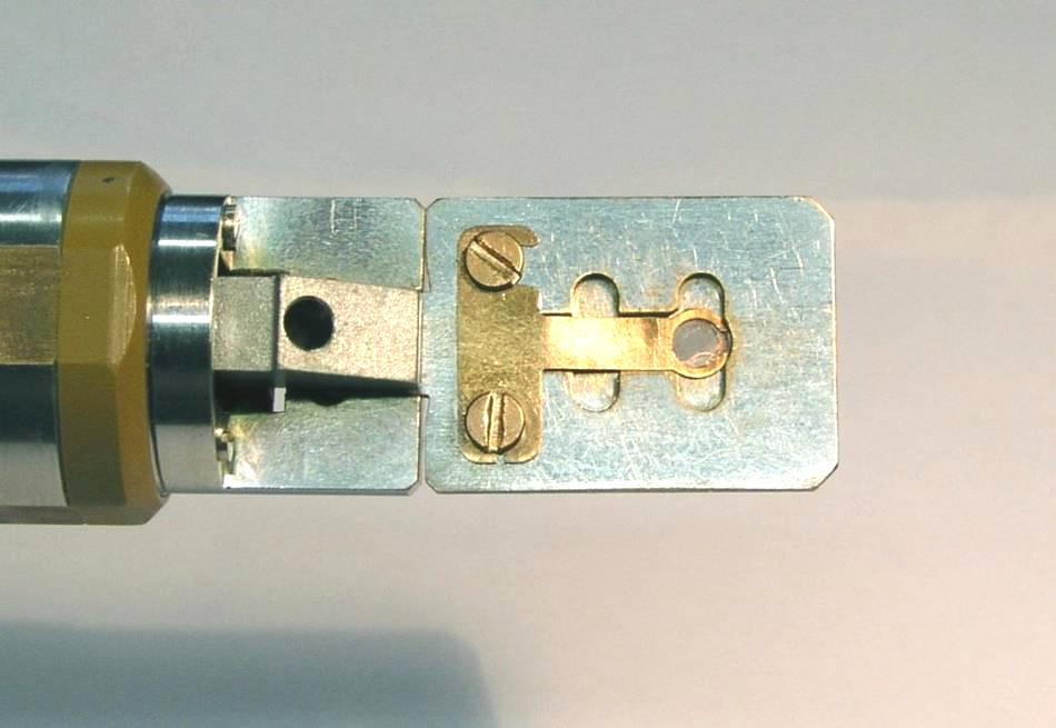 SINGLE-TILT HOLDER A Bronze clip B Specimen mounting plate