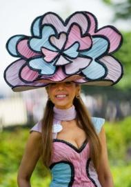 Although the whole week at Royal Ascot is a fashion show like no other, it is Thursday, unofficially known as ladies day when the most Although The Gold Cup is an extremely important race, the racing