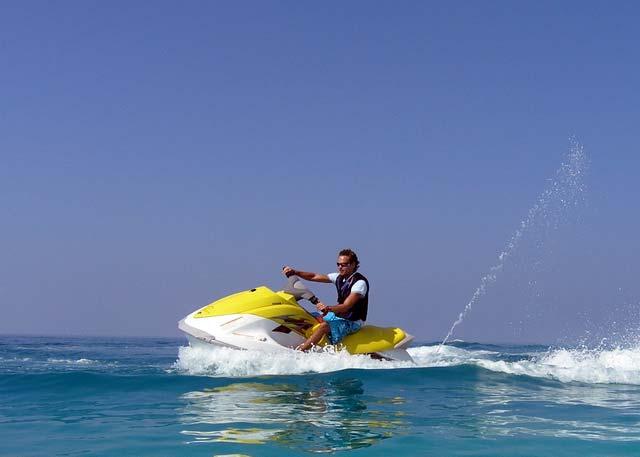 W A T E R SPORTS MOTORISED WATER SPORTS JET SKI Take off on one of our fast twin Seadoos with private guide for a ripping blue water adventure on the open ocean