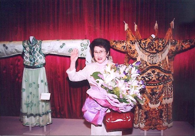 Donation When Ng Kwan Lai paid a visit to the Hong Kong Heritage Museum in 2002, she was so impressed by the work to preserve the relics and legacies of Cantonese Opera that she agreed to donate to