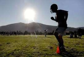 Heat Acclimatization and Preventing Heat Illness The National Center for Catastrophic Sports Injury Research reports that 35 high school football players died of EHS between 1995 and 2010.