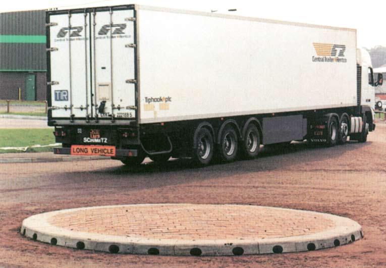Stop End Top Unit n Available right and left handed (RH shown). n Forms the transition from the Beany Block system to normal half battered kerbs at pedestrian or vehicular crossings (see page 157).