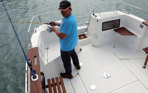 SAFETY 280 Safety is important at sea, so the 280 Arvor has been designed to offer a low centre of gravity that ensures a stable ride of the boat and also a stable position while