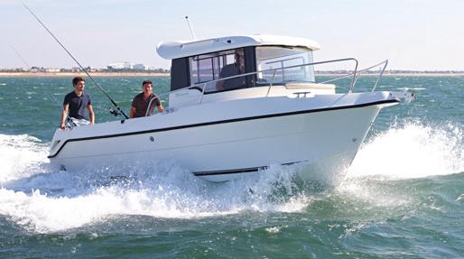 SAFETY 730 A tried and tested profile, the Arvor offers robust manoeuvring capacities and excellent sea handling.