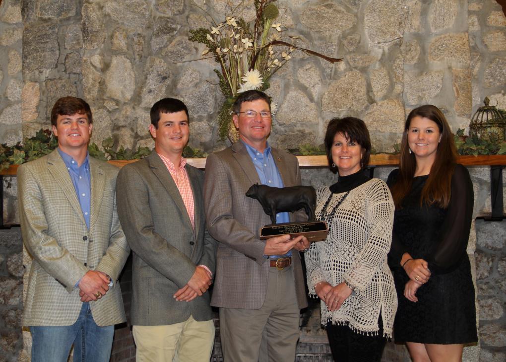 Show Dedication Kevin and Lydia Yon, Yon Family Farms, Ridge Spring, were honored with the 45th Annual Carolina Angus Futurity dedication at the 2016 South Carolina Angus