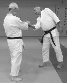 The older way of performing sumi otoshi (basic kata 16) embodies this effect as tori s inside hand cuts into the back of uke s outside knee.