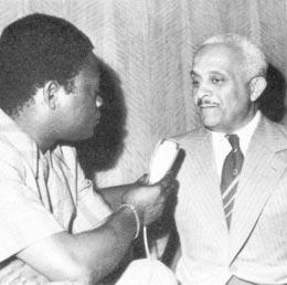 Colonel Mehdi Belmejdoub President of the CNOM since 1978. Hadj Mohammed Benjelloun in discussion with a journalist.