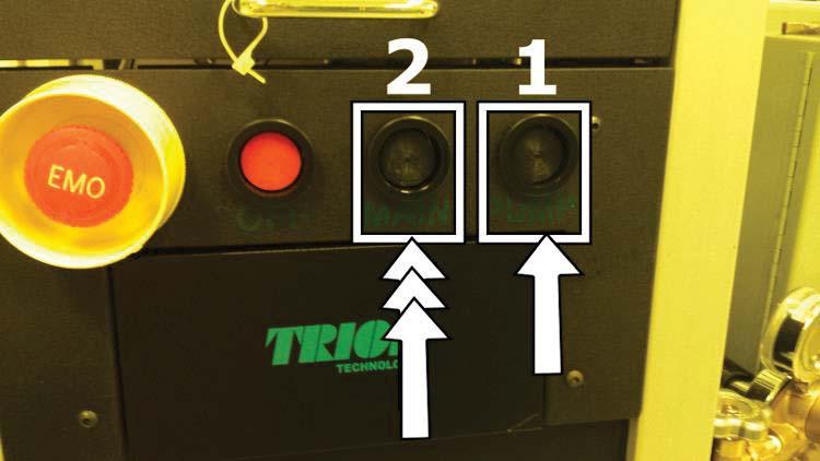 4) Press the PUMP button(1) and then the MAIN