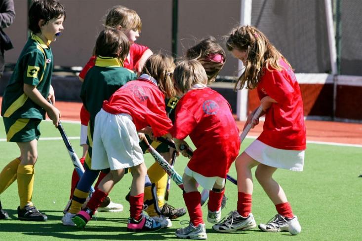 7 Aon Mini Sticks Year 3 & 4 (Under 9) Six-A-Side Team: Field Size: Goal Size: Duration: 6-10 members depending on Entries 2 meters wide 40 minute time slot 2 x 15 minute halves Development and