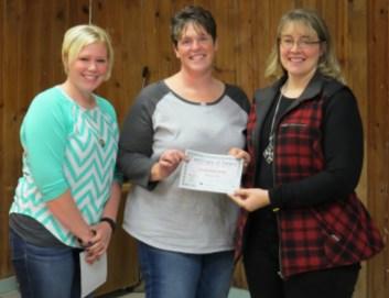 Community Service Awards Five financial grants have been established for 4-H Clubs wishing to conduct a community service project.