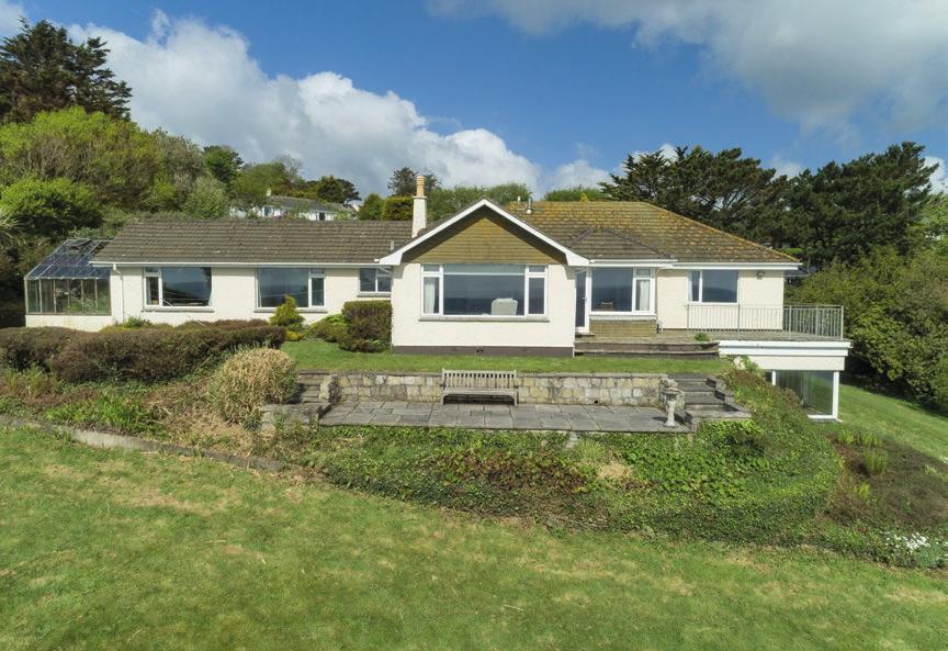 THE PROPERTY Dreemskerry is set at the end of a private close in a front-line position with gardens sloping gently down to the cliff path at their base.