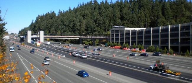 Along this section of I-5, commuter bus service operates in left-hand HOV lanes and accesses the station via exclusive bus slip lanes from and to the HOV