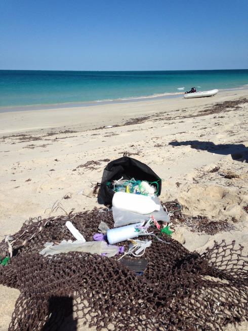 Report Contents What: Marine Debris surveys have been conducted along the Ningaloo Marine Park coastline from the Southern boundary of Red Bluff to the Northern boundary of The Muiron Islands.