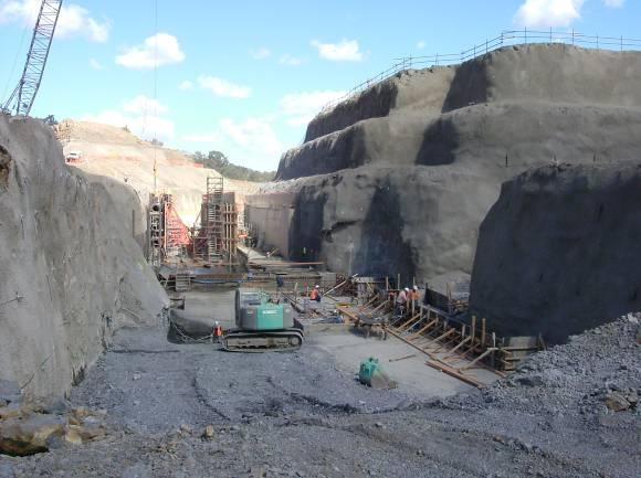Queensland, Australia. It is a 50m high RCC dam, with an RCC volume of 400,000m 3. The project was delivered as an Alliance, with the designer, contractor and client all sharing the risks.