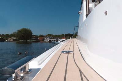 Grab rail for swim ladder with integrated ensign socket to starboard side of bathing platform. Six stainless steel deck cleats and a single cleat for mud weight / anchor fastening.