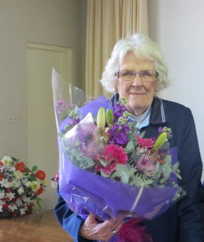 Womens Club Latest News and Celebrations LATEST NEWS 2015 June Hunter s 90 th Birthday On 23 rd June 2015 the Beecroft Women s Bowling Club celebrated June Hunter s 90 th Birthday with a surprise